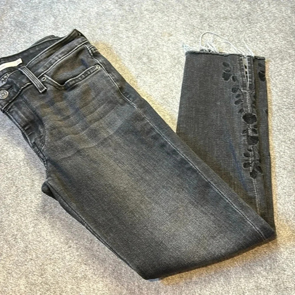 Levi's 711 Skinny  in Washed Black, Size 26. Great Leg Detail! - Picture 1 of 11